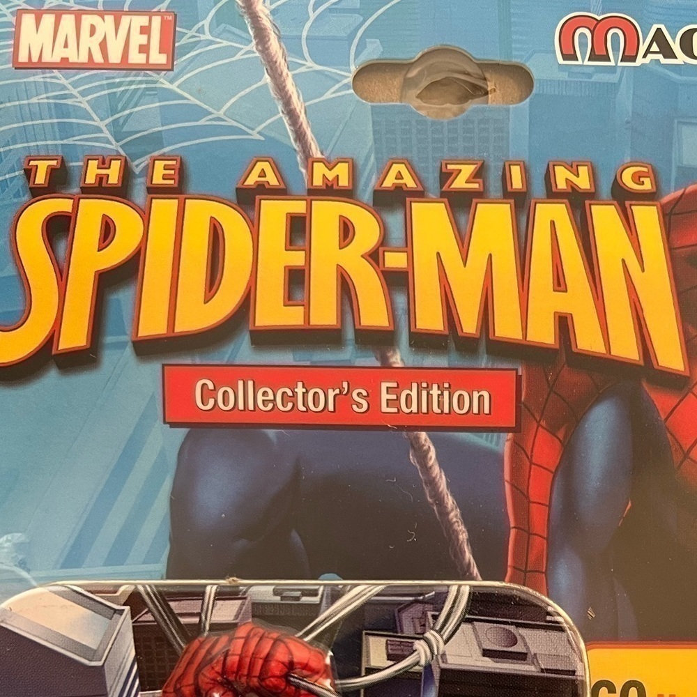 Marvel "Spiderman" Collector's Edition Magnet Fun Play Kit - Picture 5 of 6